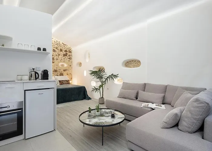 Malmaki, A Street View Apartment