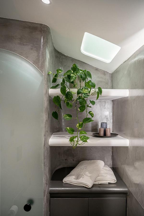 Malmaki, A Street View Apartment *