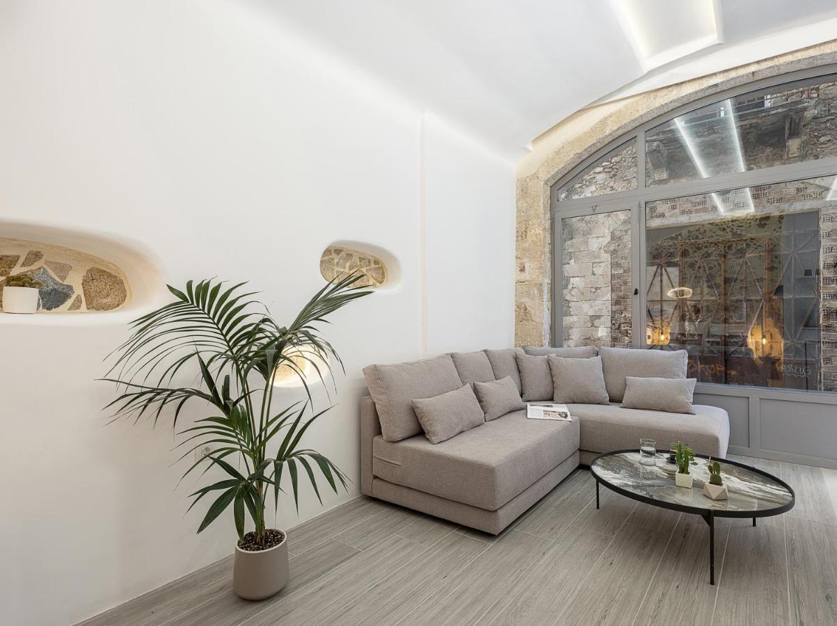 Malmaki, A Street View Apartment *